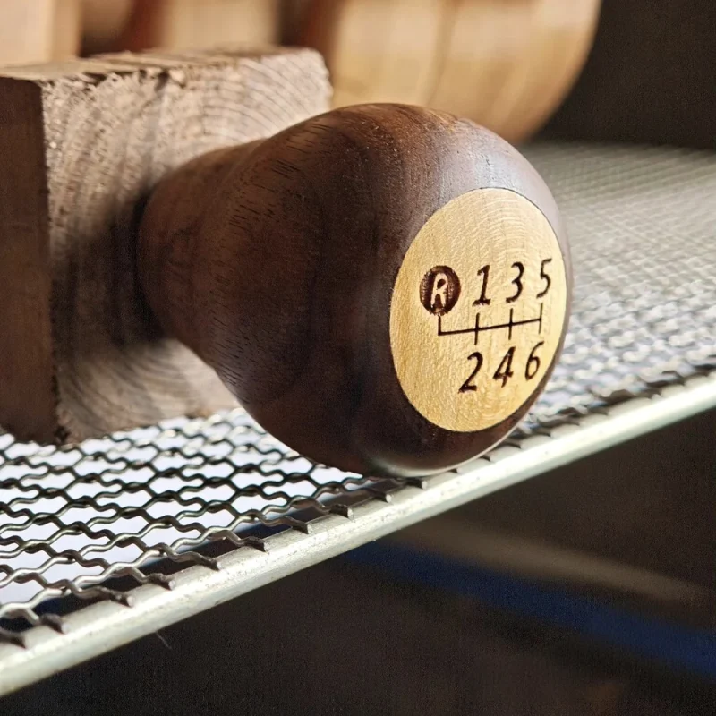 Lasergraviertes Schaltschema auf einem GT86 Schaltknauf
